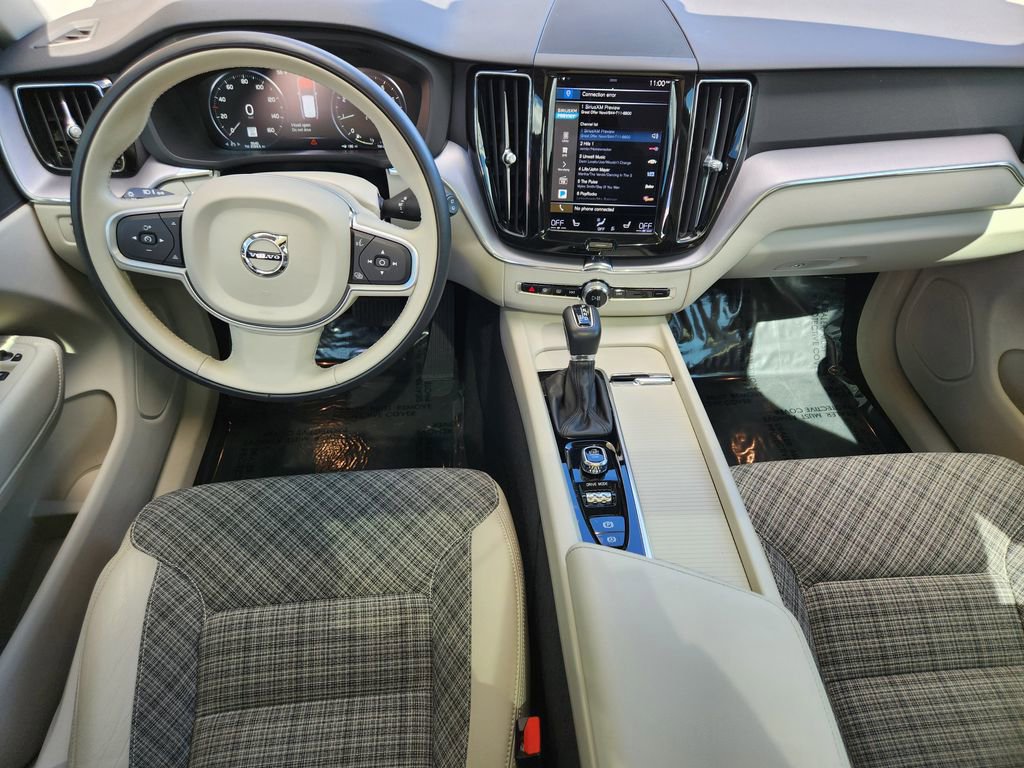 Used 2021 Volvo XC60 T5 Momentum image 16