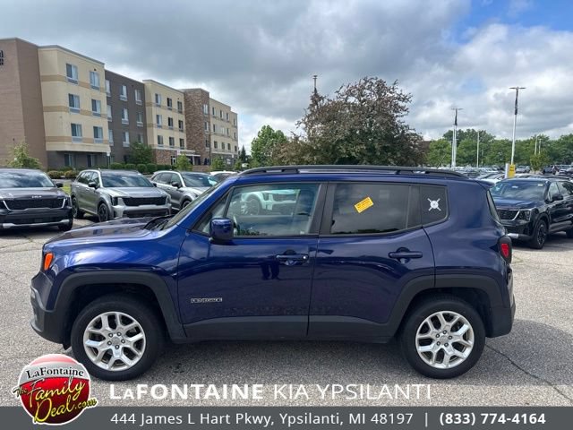 Used 2016 Jeep Renegade Latitude w/ Popular Equipment Group AWD/4WD image 2