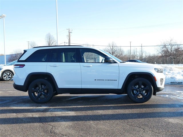 Used 2022 Jeep Grand Cherokee Altitude image 8