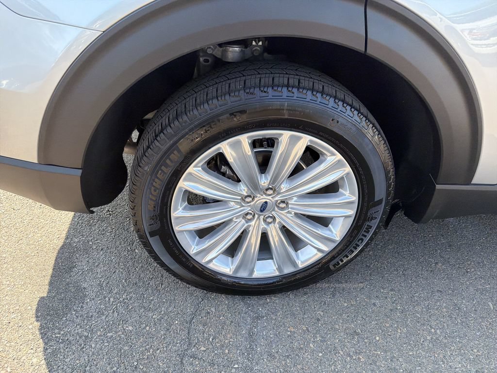 Used 2024 Ford Explorer Limited w/ Equipment Group 301A AWD/4WD image 33