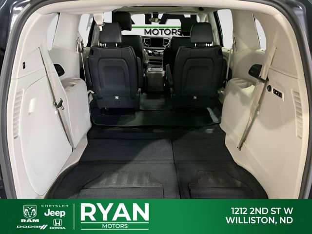 Used 2020 Chrysler Pacifica Limited image 12