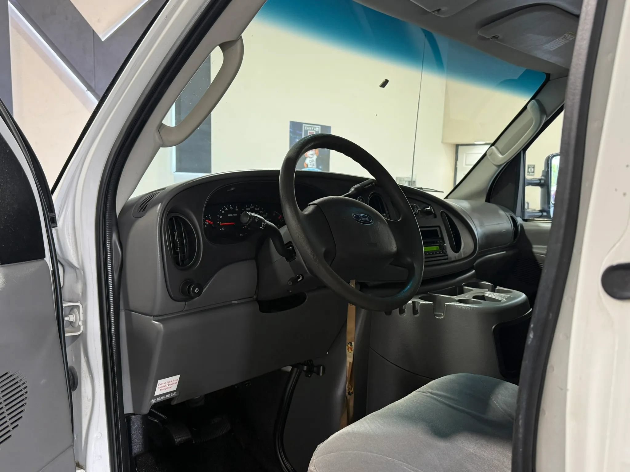 Used 2005 Ford E-350 and Econoline 350 Super Duty RWD image 15