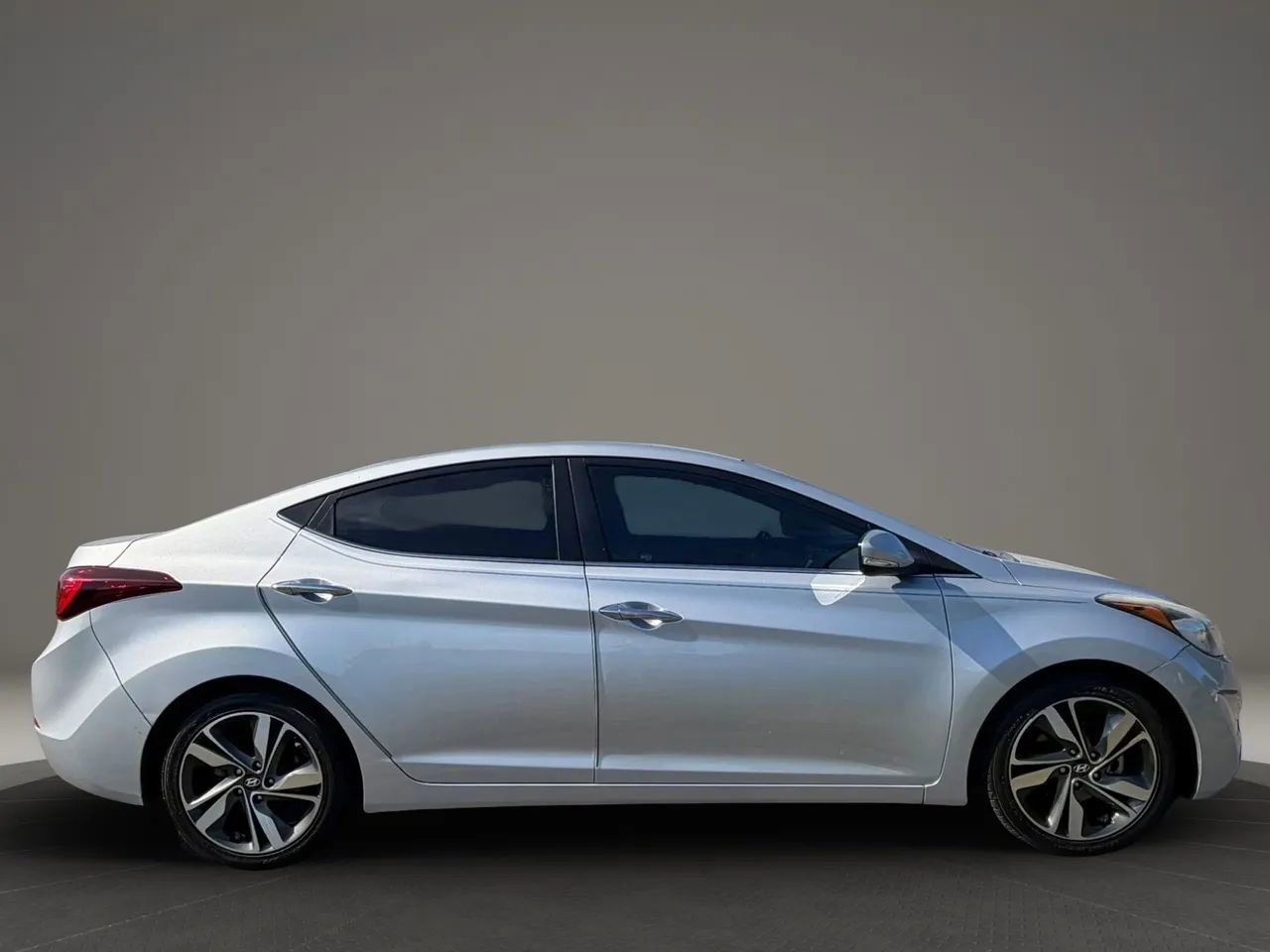 Used 2015 Hyundai Elantra Limited FWD image 4