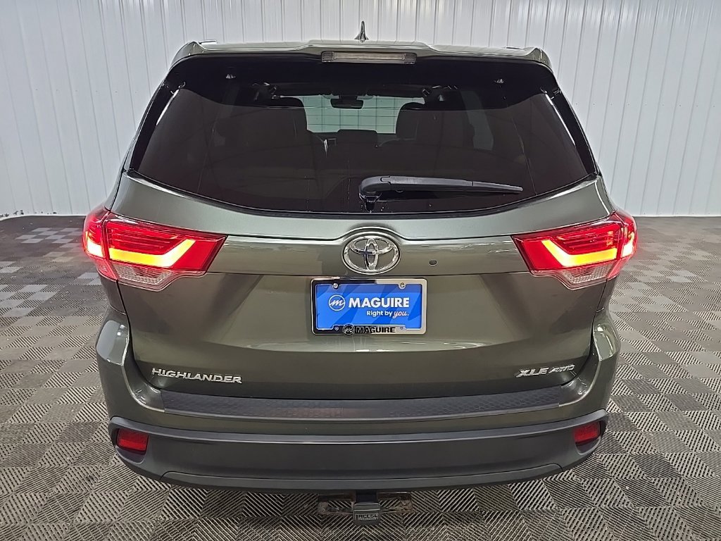 Used 2017 Toyota Highlander XLE AWD/4WD image 11