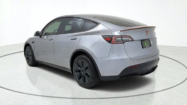 Used 2025 Tesla Model Y Long Range RWD image 6