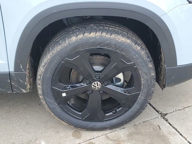 New 2026 Volkswagen Taos SEL image 6