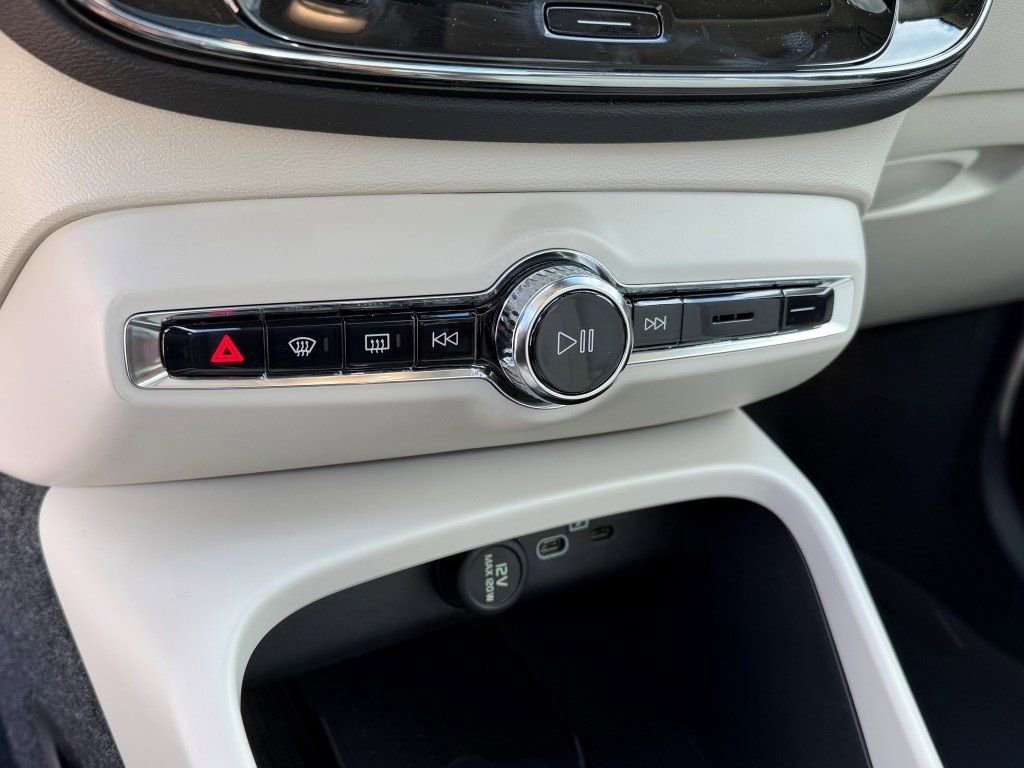 New 2026 Volvo XC40 B5 Ultra w/ Protection Package Premier image 23