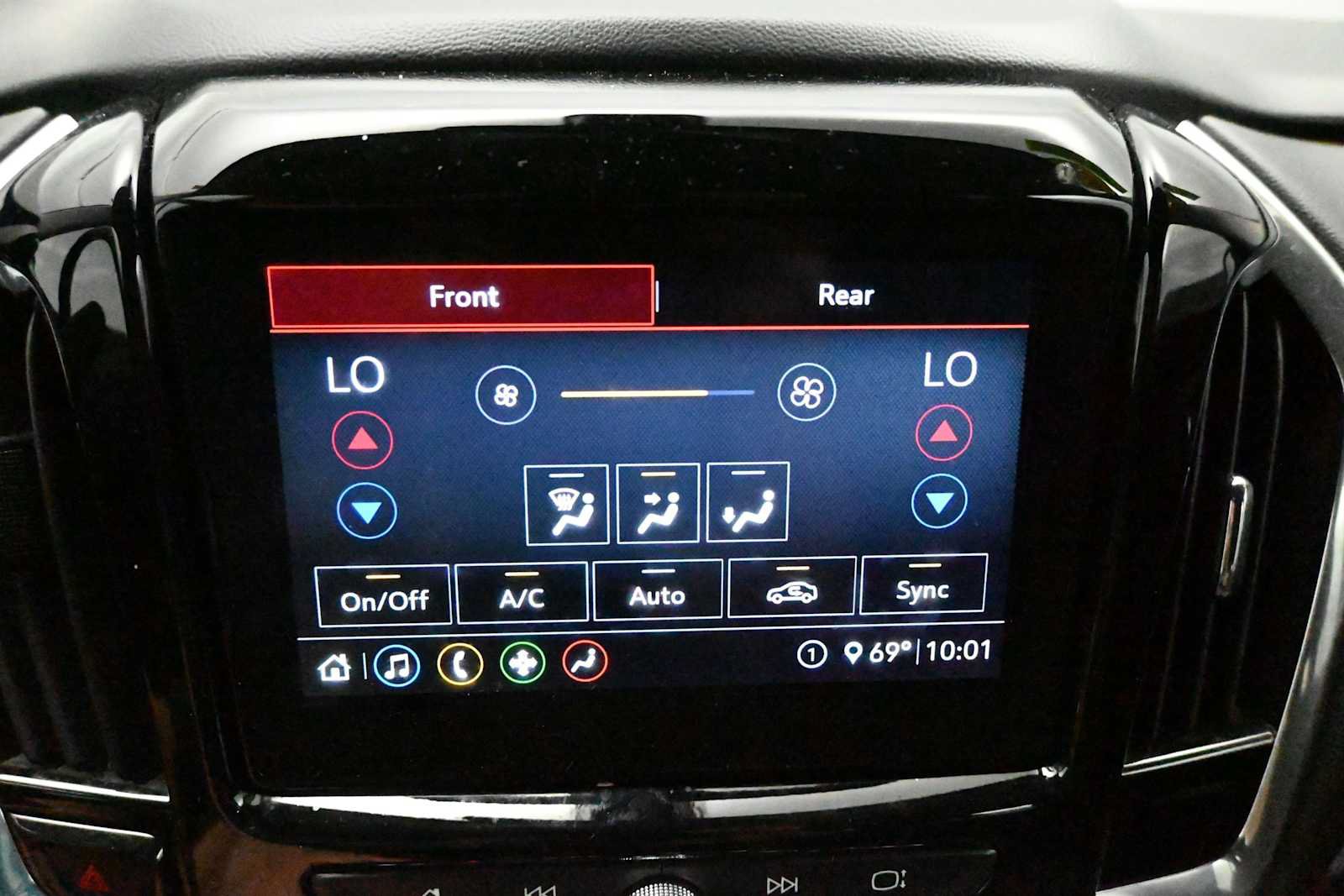Used 2020 Chevrolet Traverse LT w/ LPO, Blackout Package AWD/4WD image 18