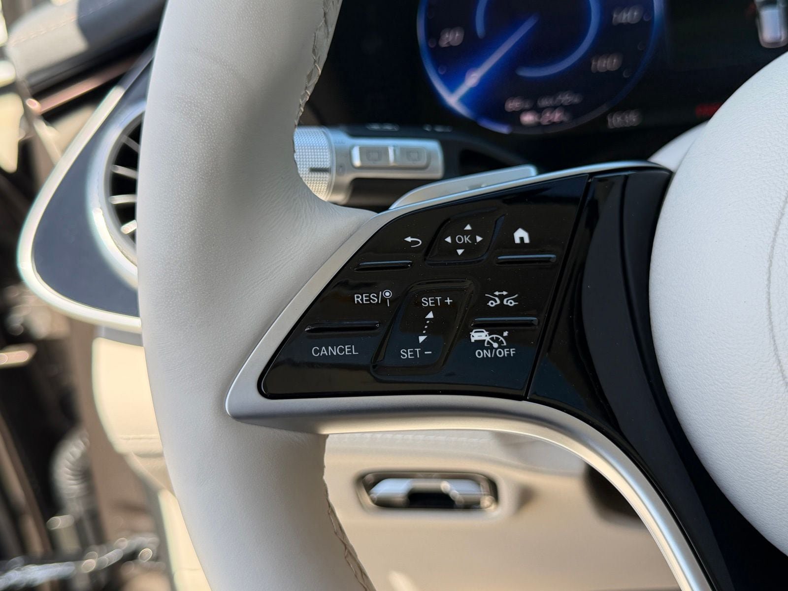 New 2026 Mercedes-Benz EQS 400 4MATIC SUV image 22