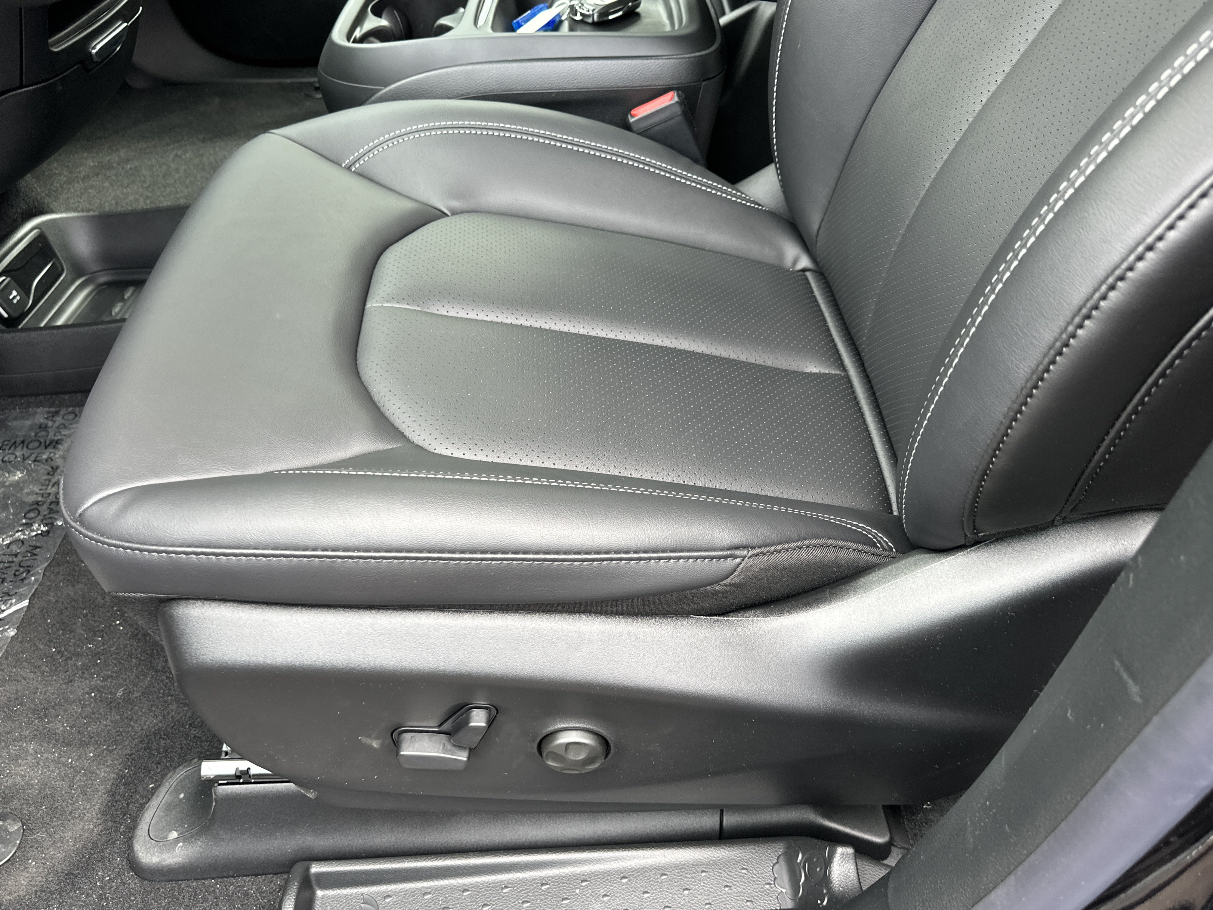 New 2027 Chrysler Pacifica Select AWD/4WD image 24
