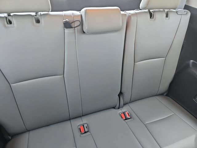 Used 2023 Toyota Highlander XLE FWD image 14