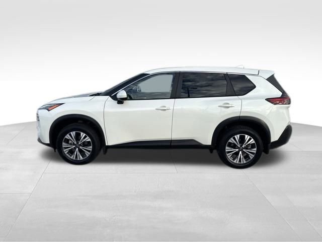 Used 2023 Nissan Rogue SV image 2