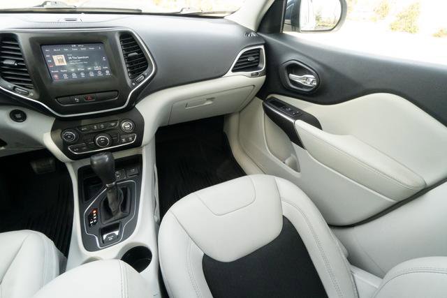 Used 2020 Jeep Cherokee Latitude Plus image 13