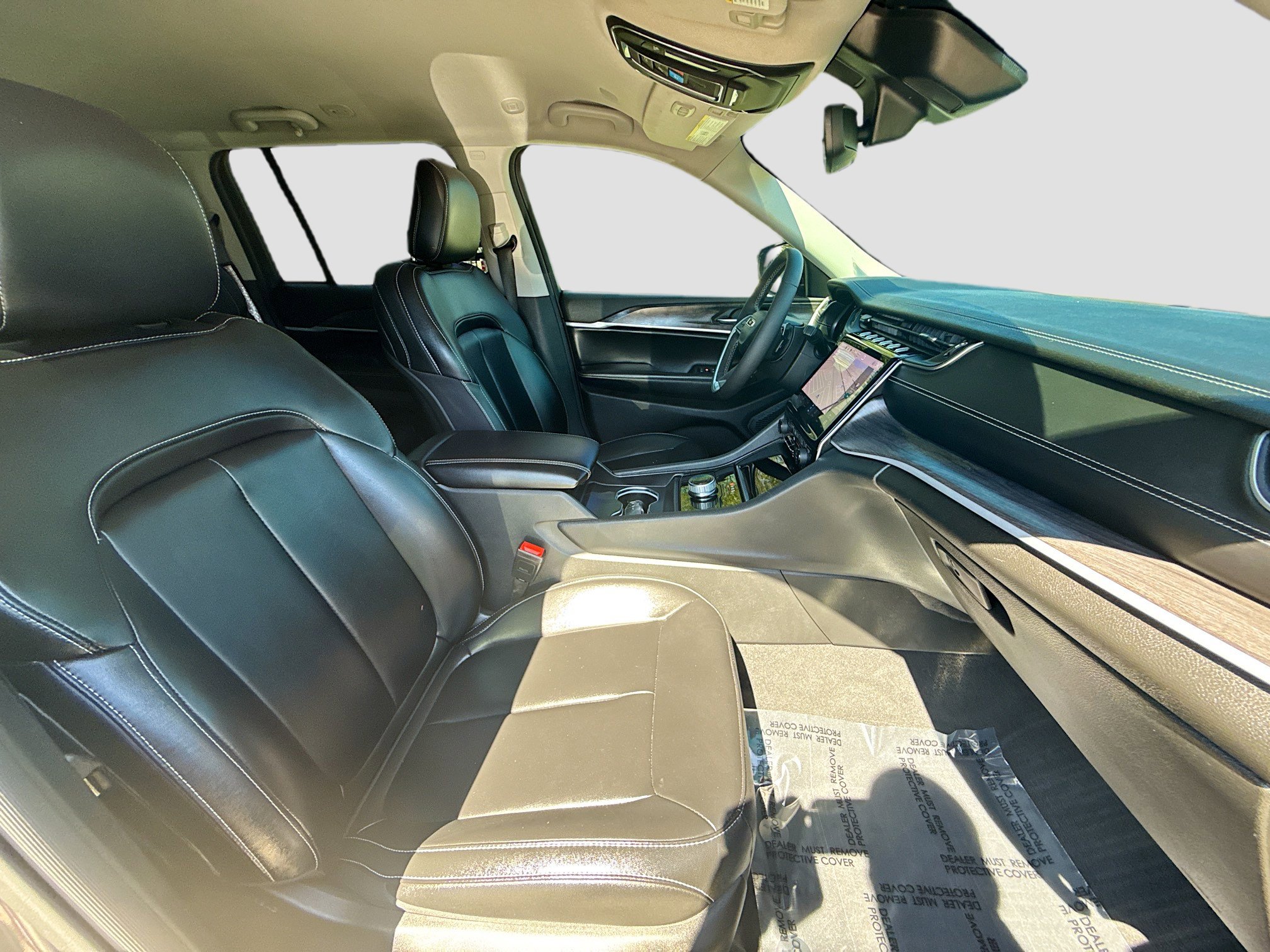 Used 2024 Jeep Grand Cherokee Limited w/ Black Appearance Package image 32