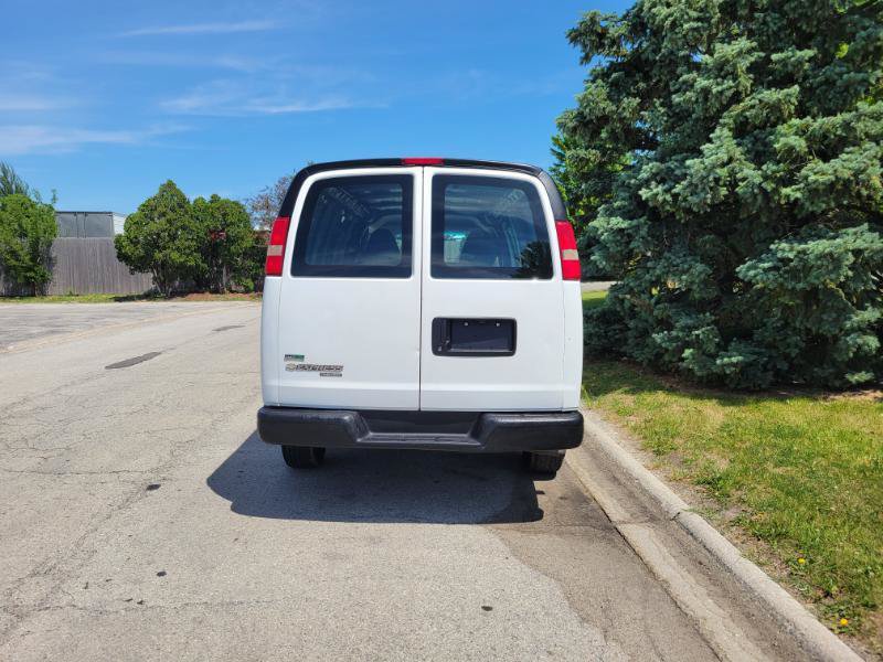 Used 2011 Chevrolet Express 3500 Extended RWD image 8