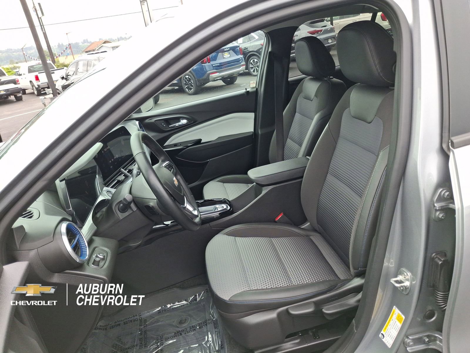 Certified 2024 Chevrolet Trax LT w/ Driver Confidence Package FWD image 17
