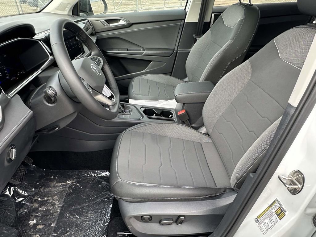 New 2025 Volkswagen Taos SE FWD image 13