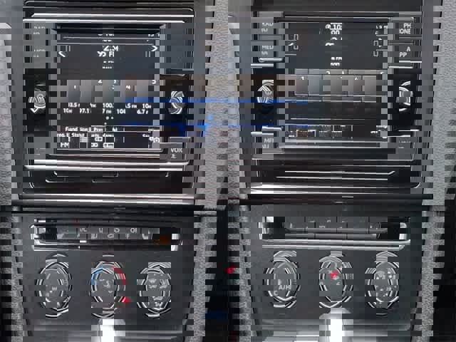 Used 2021 Volkswagen Golf 4-Door image 30