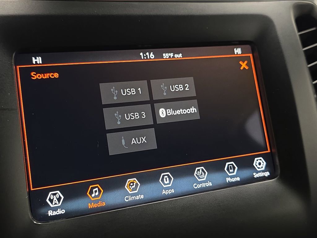 Used 2019 Jeep Cherokee Latitude Plus w/ Comfort/Convenience Group AWD/4WD image 21