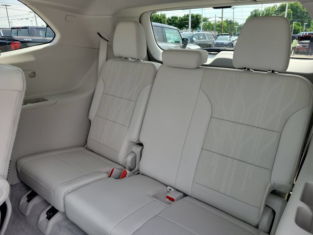 Used 2025 Buick Enclave Avenir w/ Super Cruise Package FWD image 14