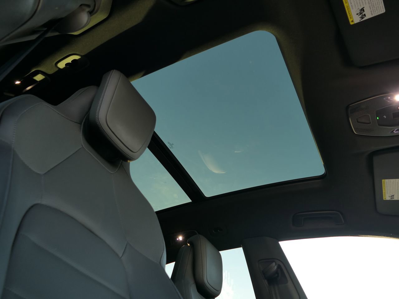 Used 2024 Porsche Macan 4 Electric image 32