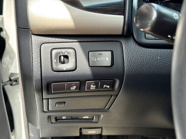 Used 2015 Lexus LS 460 RWD image 16