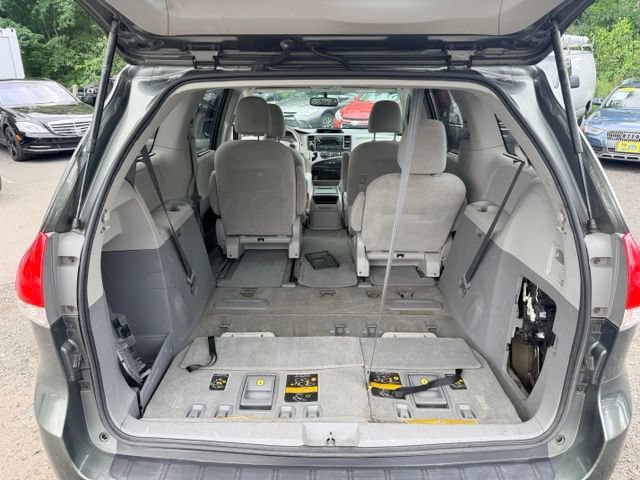 Used 2014 Toyota Sienna LE AWD/4WD image 28