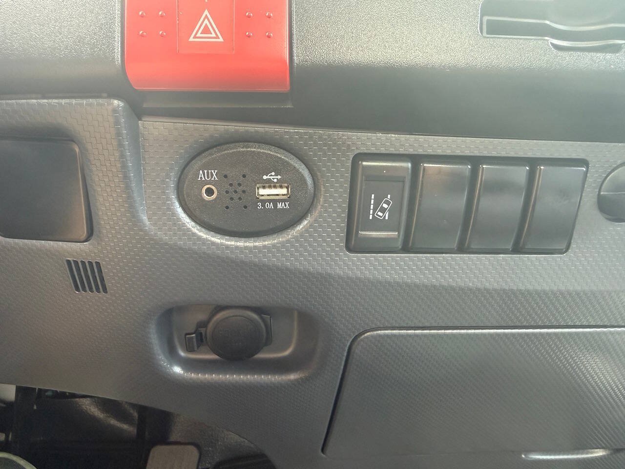 Used 2024 Chevrolet Low Cab Forward 5500HD RWD image 39