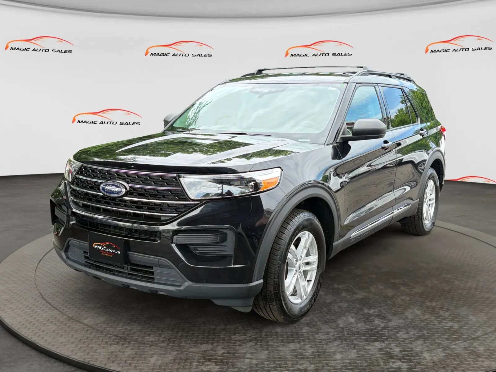 Used 2021 Ford Explorer XLT AWD/4WD image 1