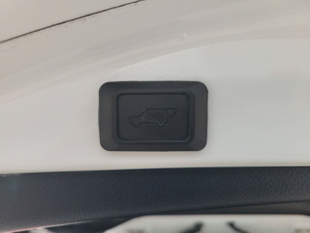 Used 2015 Toyota RAV4 Limited FWD image 9