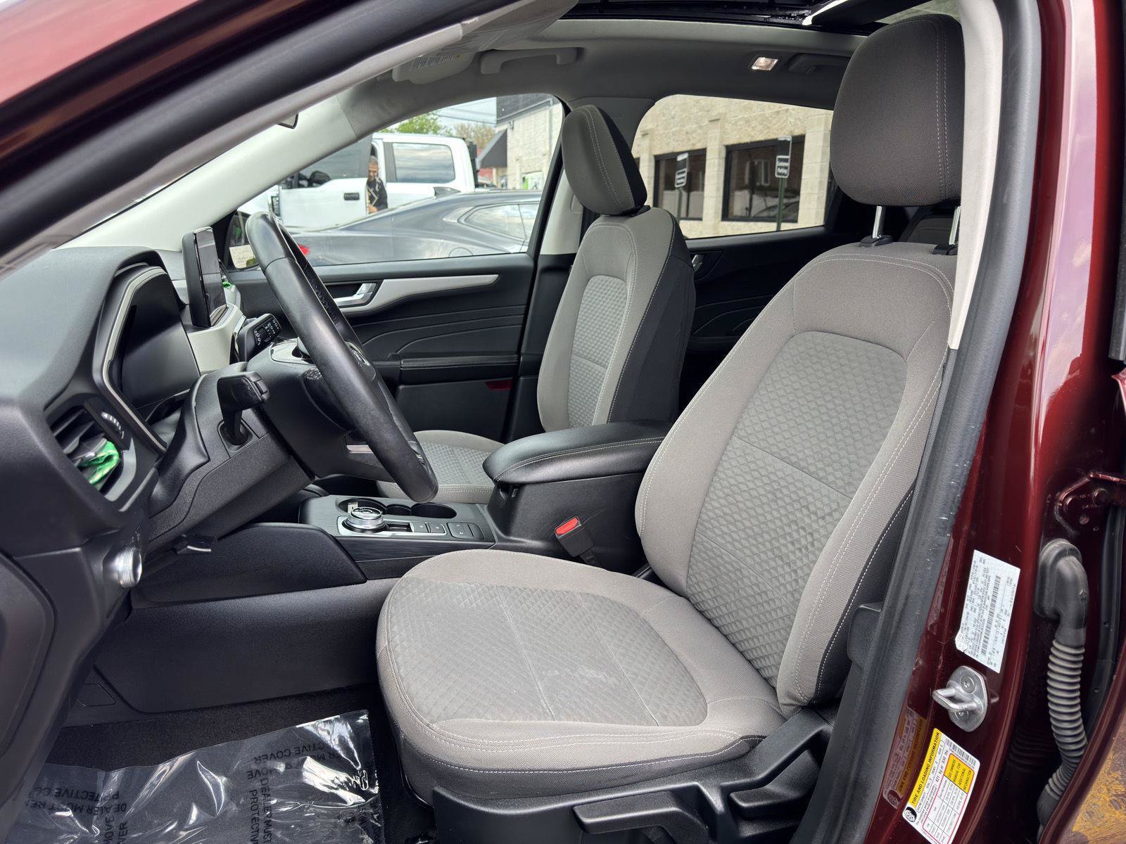 Used 2021 Ford Escape SE w/ Cold Weather Package FWD image 19