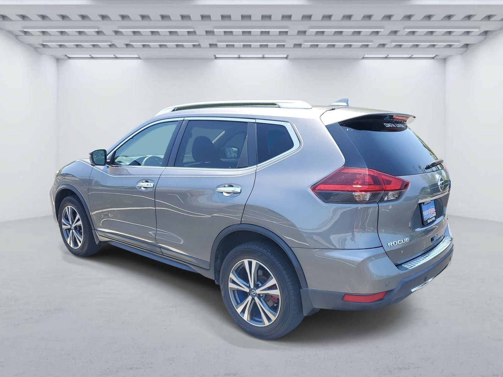 Used 2019 Nissan Rogue SV w/ Premium Package AWD/4WD image 3