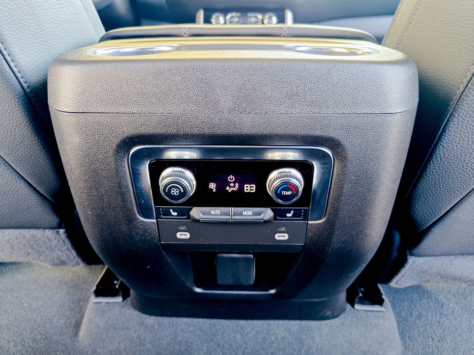 Used 2024 GMC Yukon XL Denali image 14