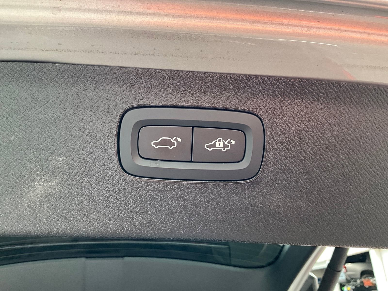 Certified 2024 Volvo XC90 B6 Core w/ Protection Package Premier image 29