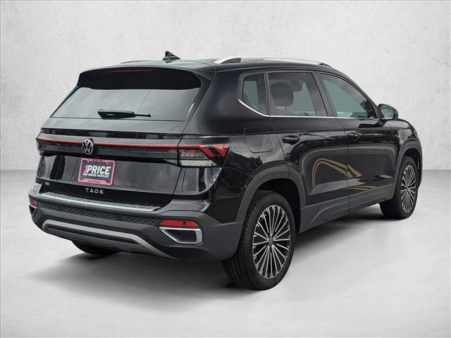 Certified 2025 Volkswagen Taos SE image 5