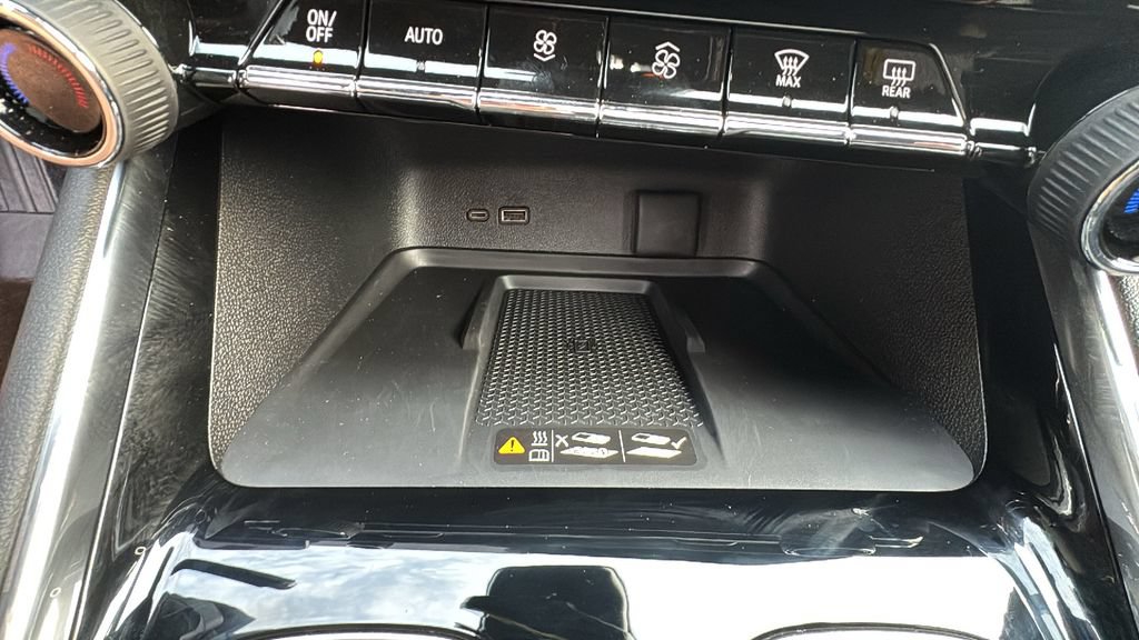 Used 2026 Chevrolet Traverse RS w/ LPO, Floor Liner Package AWD/4WD image 24
