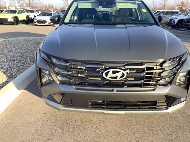 Certified 2025 Hyundai Tucson SE image 2