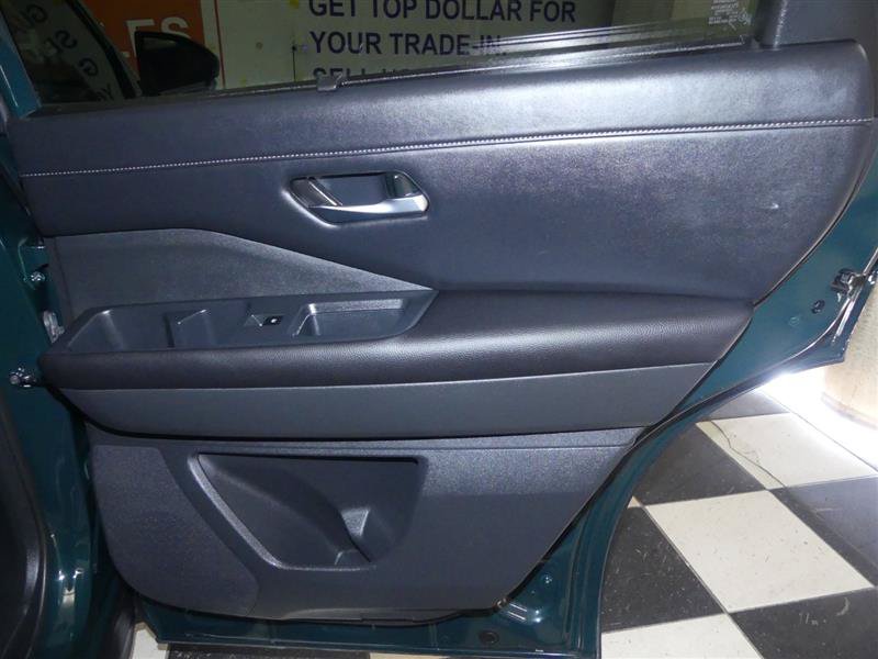 Used 2025 Nissan Pathfinder SL AWD/4WD image 31