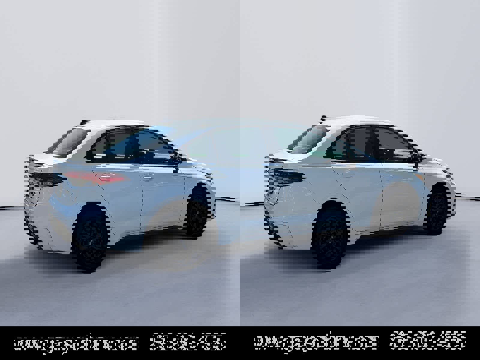 Used 2024 Toyota Corolla Sedan w/ SE Convenience Package image 3