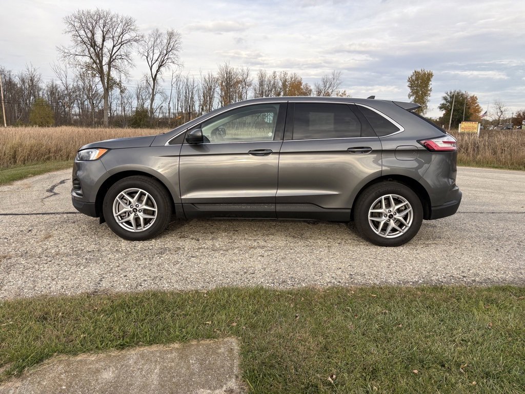 Used 2024 Ford Edge SEL image 9