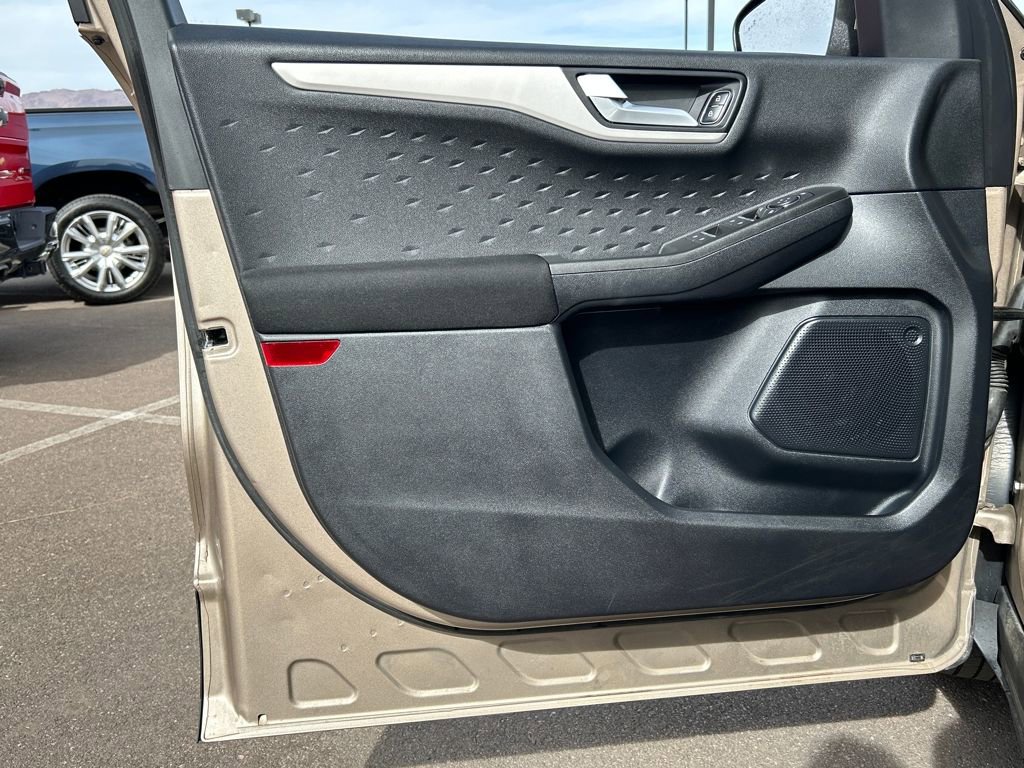 Used 2020 Ford Escape SE image 31