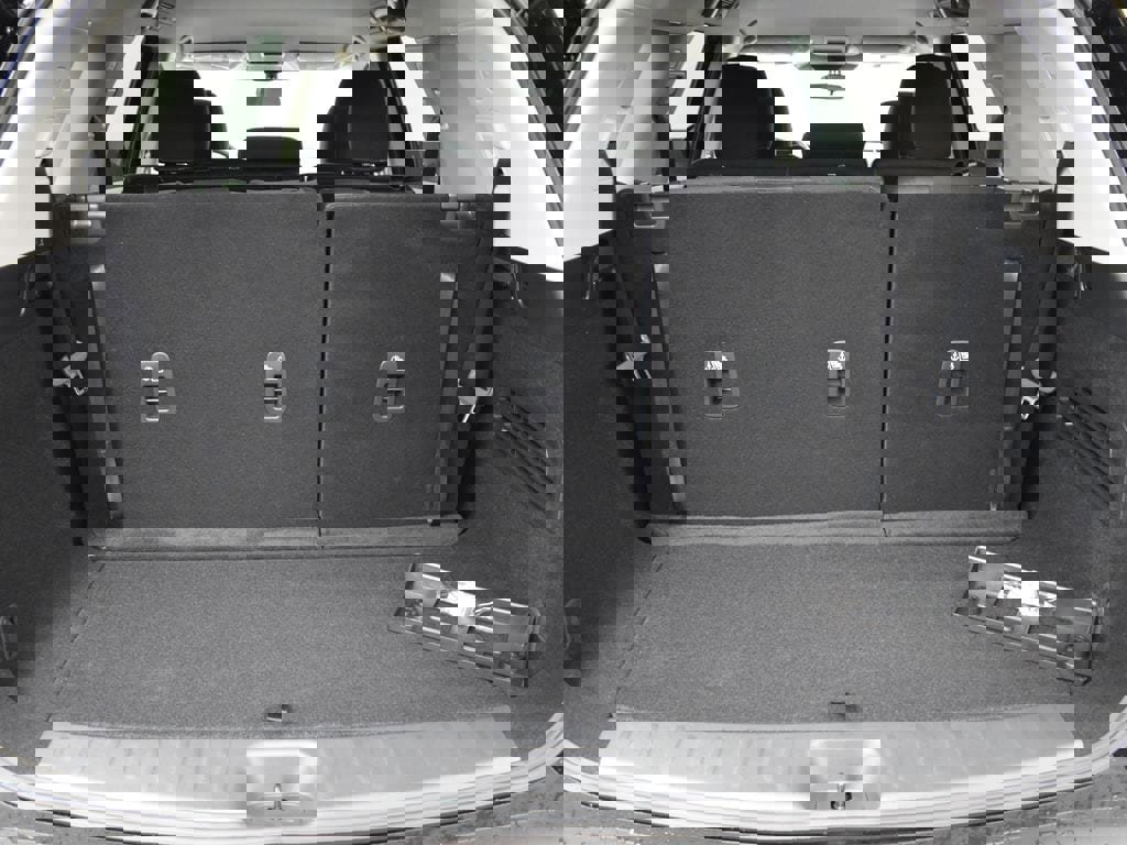 New 2025 Nissan Pathfinder S image 16