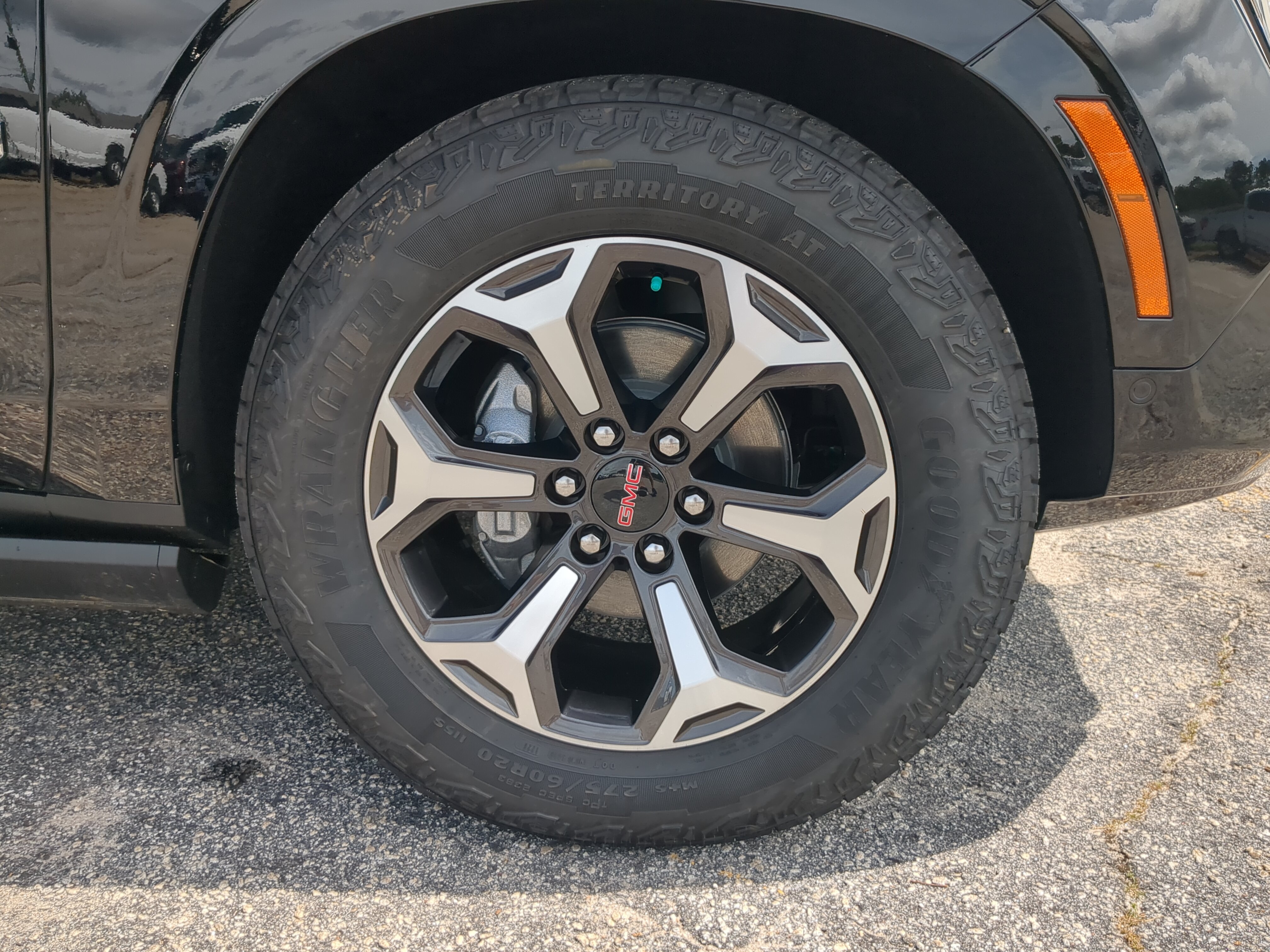Used 2026 GMC Yukon XL AT4 Ultimate w/ LPO, Floor Liner Package AWD/4WD image 9