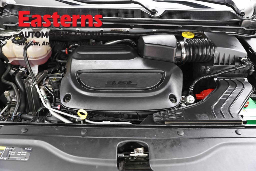 Used 2023 Chrysler Voyager LX FWD image 7