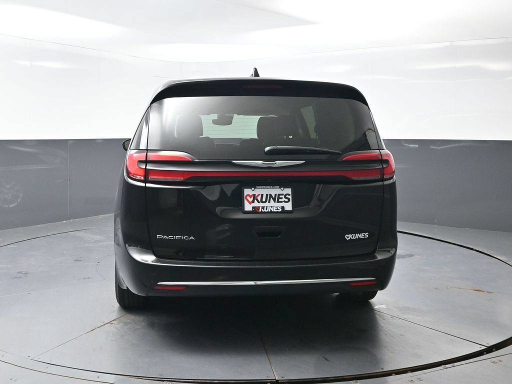 Used 2024 Chrysler Pacifica Touring-L FWD image 12