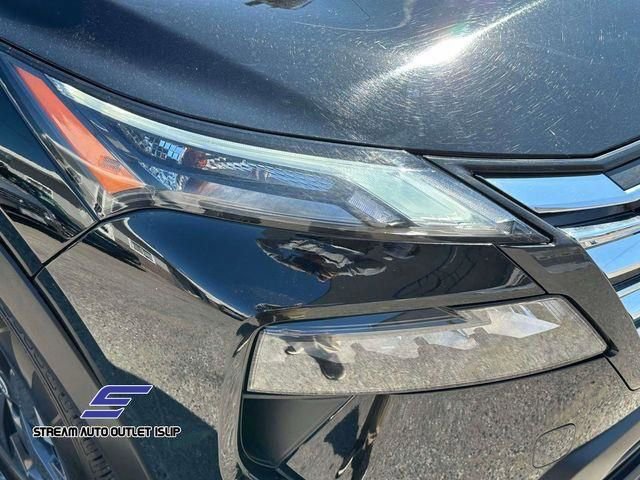 Used 2024 Nissan Rogue SV image 9