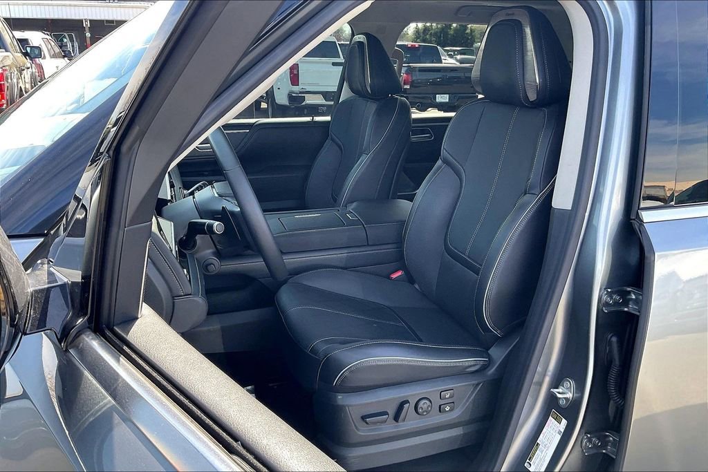 Used 2025 INFINITI QX80 Sensory AWD/4WD image 23