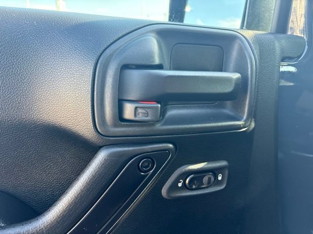 Used 2017 Jeep Wrangler Unlimited Sahara AWD/4WD image 12