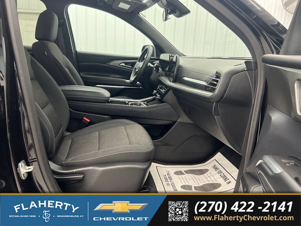 Used 2025 Chevrolet Traverse LT FWD image 15