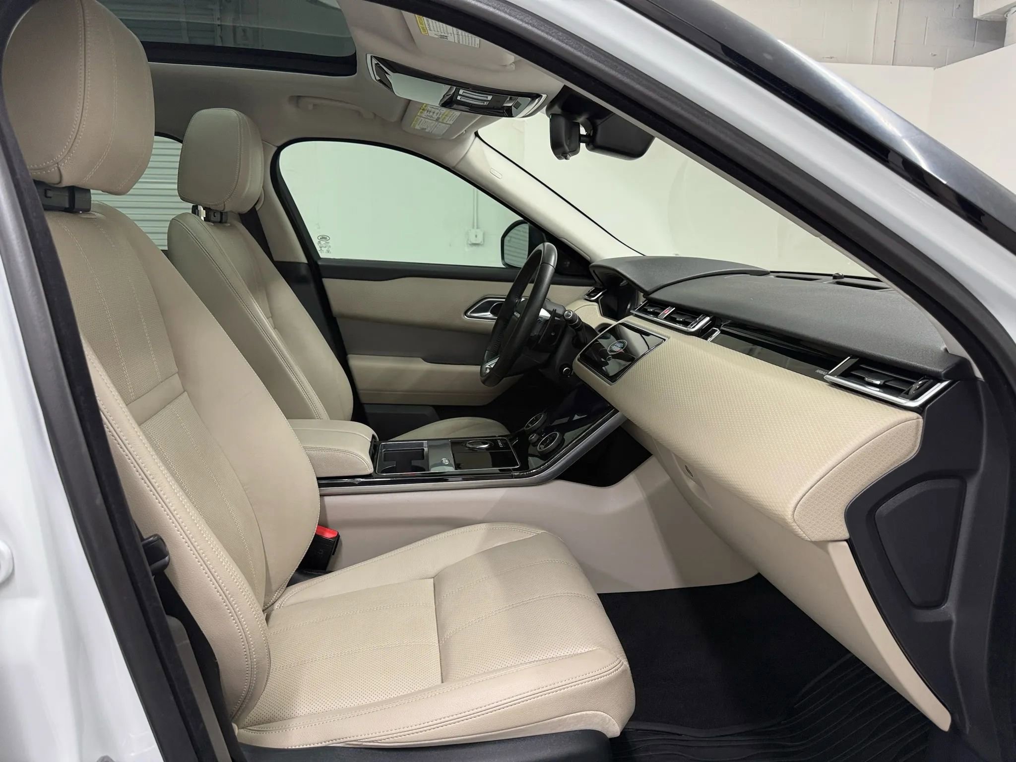 Used 2020 Land Rover Range Rover Velar S image 12